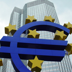 EZB Logo vor Bankenturm